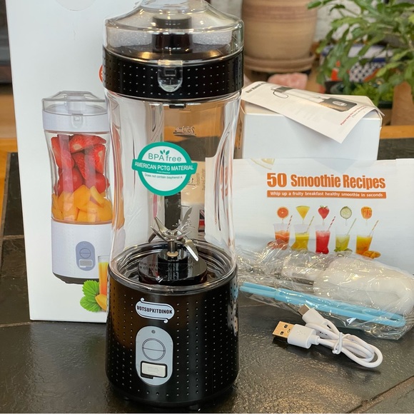 VOTSUPKITDINOK Portable Blender, USB Rechargeable, with 6pcs 3D  Black - Picture 5 of 10